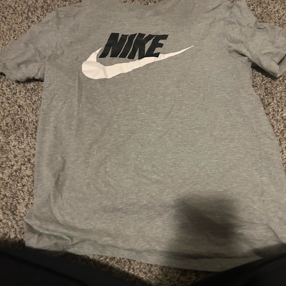 grey nike shirt